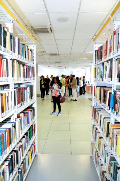 Visita Ciudad y Centro de Arte Alumnos EGME - Imagen de los alumnos haciendo una visita.