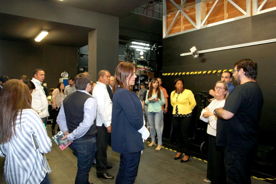 Visita Ciudad y Centro de Arte Alumnos EGME - Imagen de los alumnos haciendo una visita al Centro de Arte.