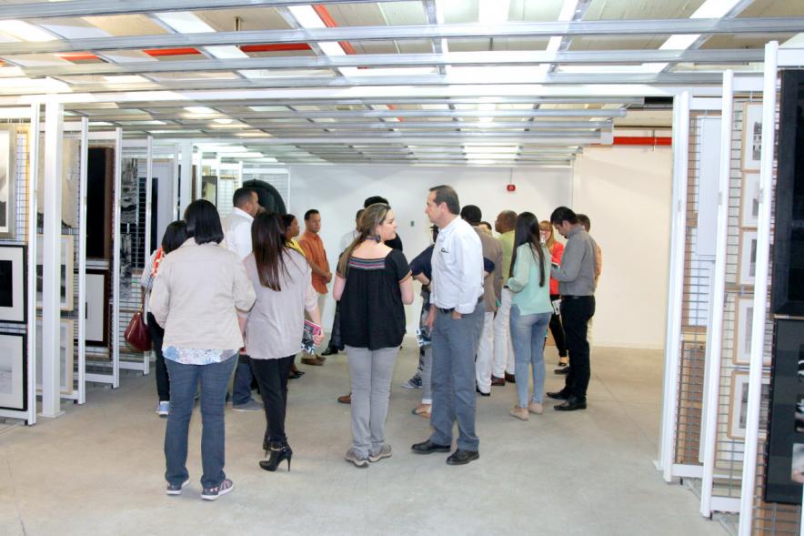 Visita Ciudad y Centro de Arte Alumnos EGME - Imagen de los alumnos haciendo una visita.