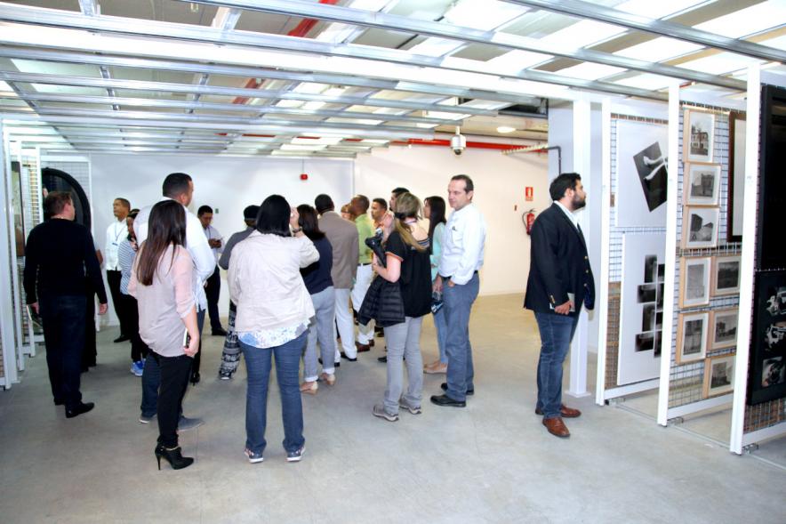 Visita Ciudad y Centro de Arte Alumnos EGME - Imagen de los alumnos haciendo una visita.