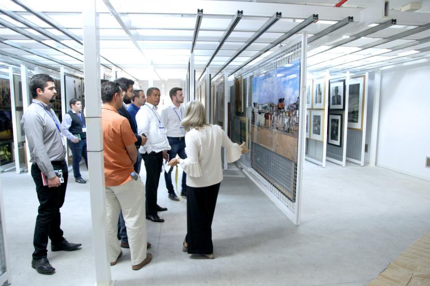 Visita Ciudad y Centro de Arte Alumnos EGME - Imagen de los alumnos haciendo una visita.