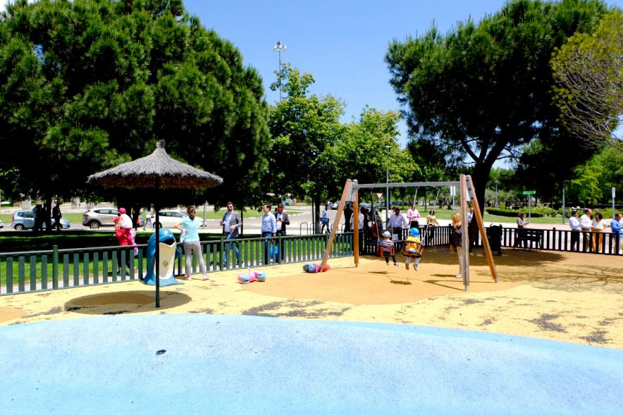 Visita Ciudad y Centro de Arte Alumnos EGME - Imagen de los alumnos visitando uno de los parques de Alcobendas.