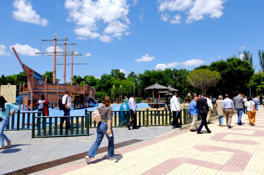 Visita Ciudad y Centro de Arte Alumnos EGME - Imagen de los alumnos visitando uno de los parques de Alcobendas.