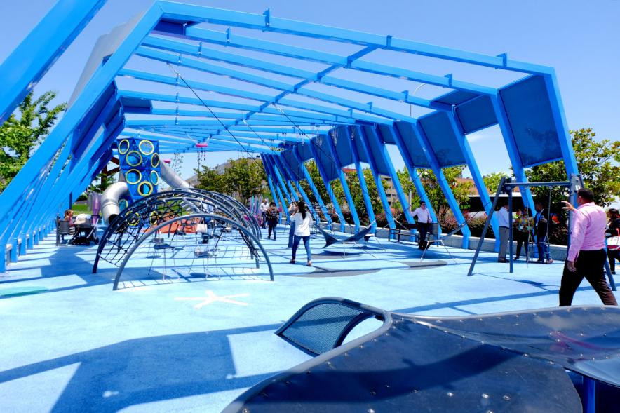 Visita Ciudad y Centro de Arte Alumnos EGME - Imagen de los alumnos visitando uno de los parques de Alcobendas.