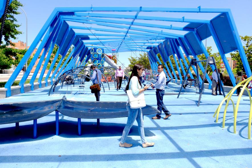 Visita Ciudad y Centro de Arte Alumnos EGME - Imagen de los alumnos visitando uno de los parques de Alcobendas.