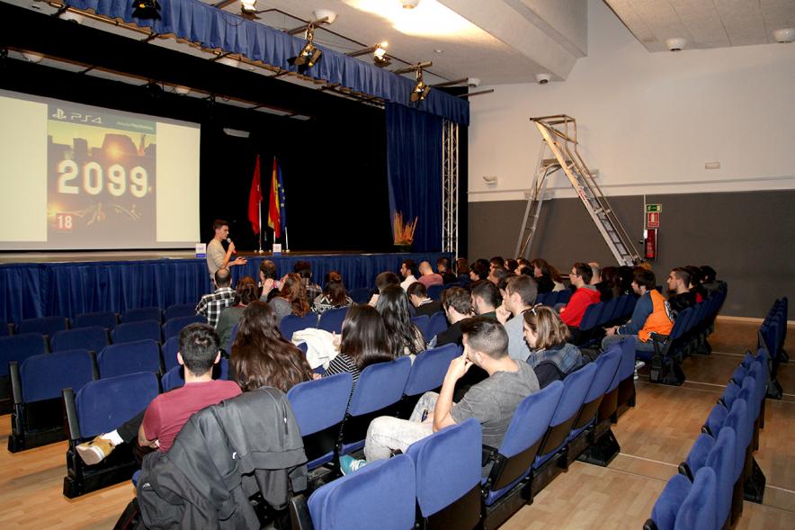 Visita al CIFP José Luis Garci - Imagen vista general del salón donde se celebra el acto.