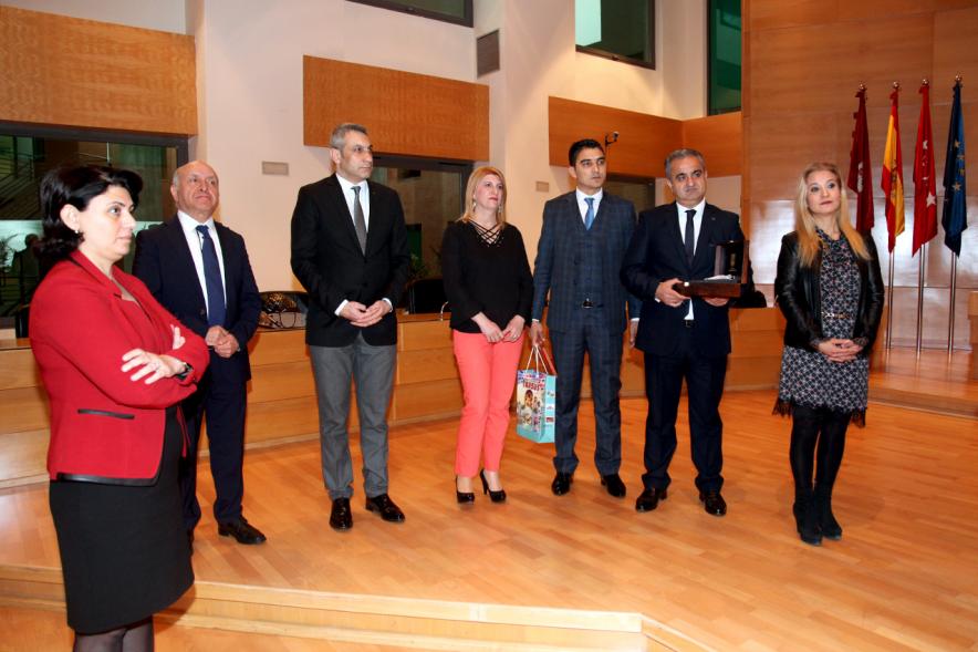 Visita de la Delegación Turca del Pueblo de Tarso - Imagen de los miembros de la delegación turca.