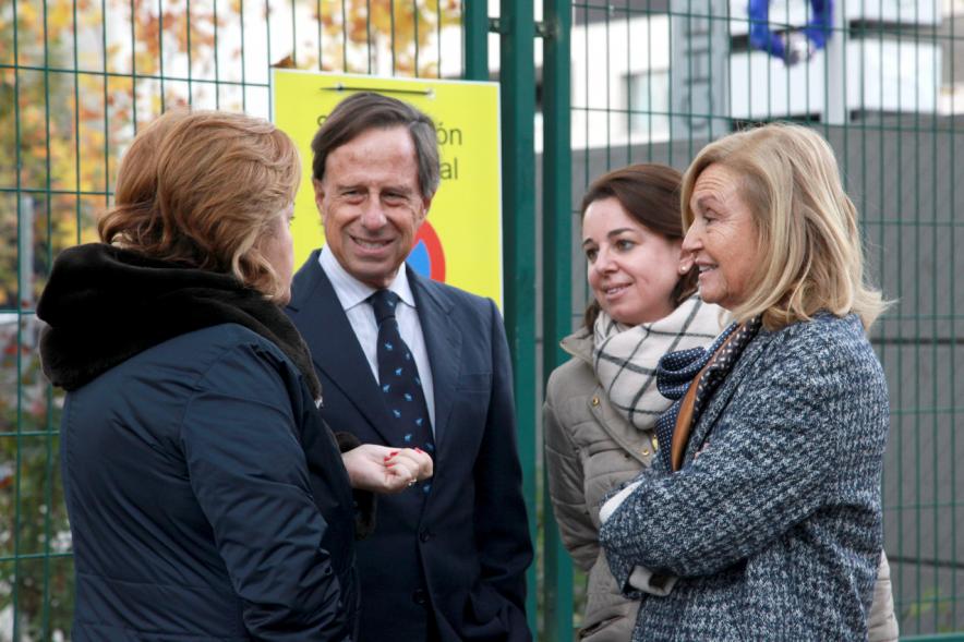 Visita a Obras de Mejora en El Soto y en La Moraleja - Imagen del alcalde García de Vinuesa visitando las obras.