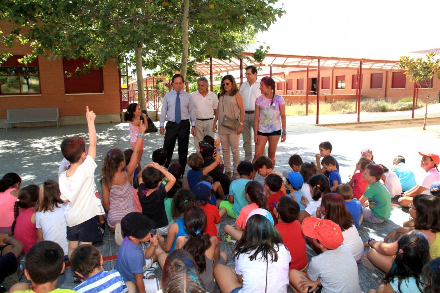 Niños charlan con delegación municipal