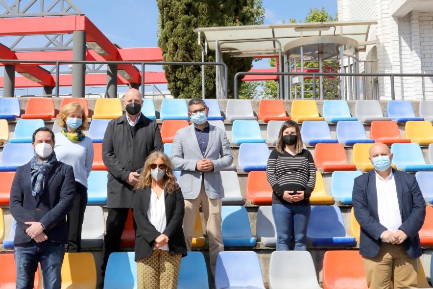 Alcalde Rafael Sánchez y autoridades. Visita al Polideportivo José Caballero - 2021