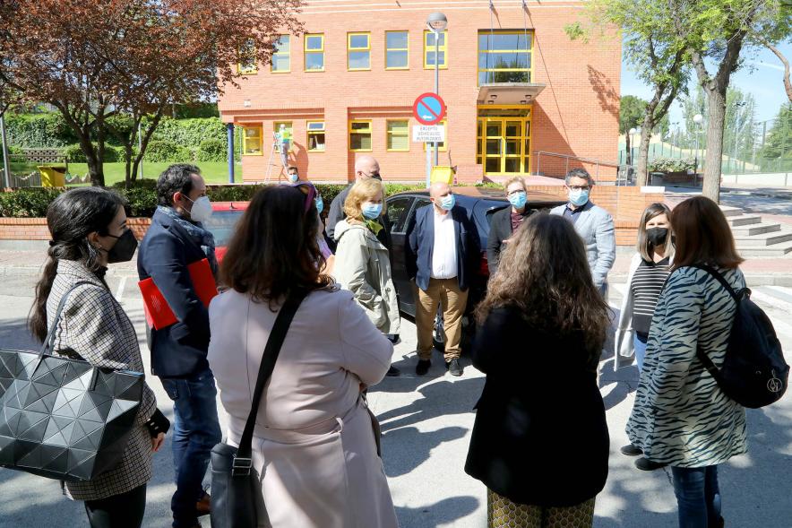 Alcalde Rafael Sánchez y autoridades. Visita al Polideportivo José Caballero - 2021