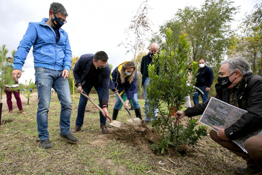 Alcalde Rafael Sanchez, concejal Miguel Angel Arranz, consejara de Medio Ambiente Paloma Martin y Autoridades. Visita al Arco Verde de la Consejera de Medio Ambiente de la CAM – 2020