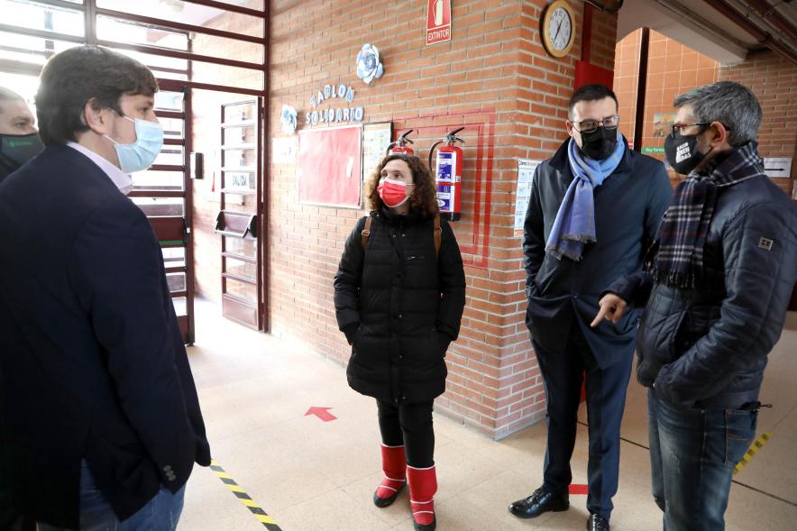 Delegación municipal durante la visita