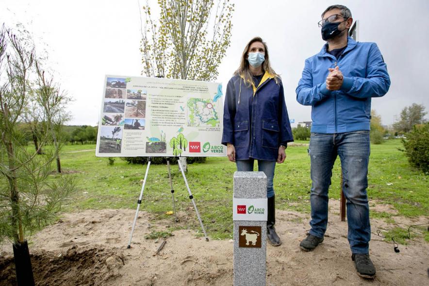  Alcalde Rafael Sanchez, consejera de Medio Ambiente Paloma Martin. Visita al Arco Verde de la Consejera de Medio Ambiente de la CAM - 2020