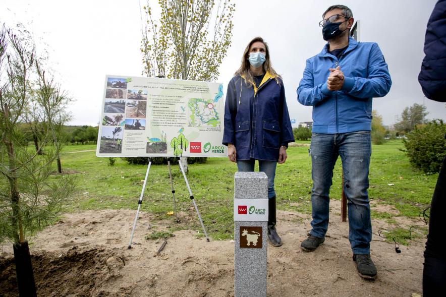 Alcalde Rafael Sanchez, consejera de Medio Ambiente Paloma Martin. Visita al Arco Verde de la Consejera de Medio Ambiente de la CAM – 2020