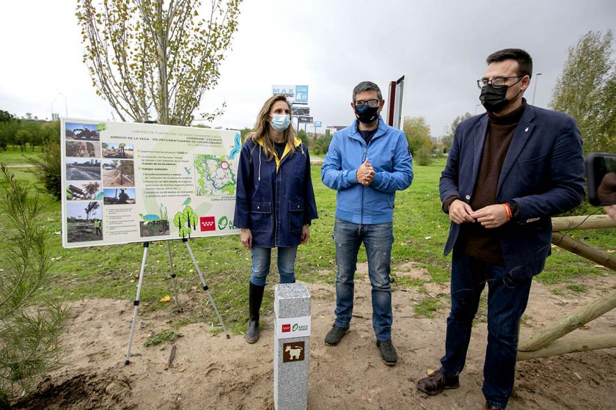 Alcalde Rafael Sanchez, concejal Miguel Angel Arranz, consejara de Medio Ambiente Paloma Martin y Autoridades. Visita al Arco Verde de la Consejera de Medio Ambiente de la CAM – 2020