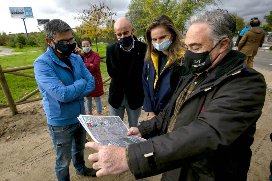 Alcalde Rafael Sanchez, concejal Miguel Angel Arranz, consejara de Medio Ambiente Paloma Martin y Autoridades. Visita al Arco Verde de la Consejera de Medio Ambiente de la CAM – 2020