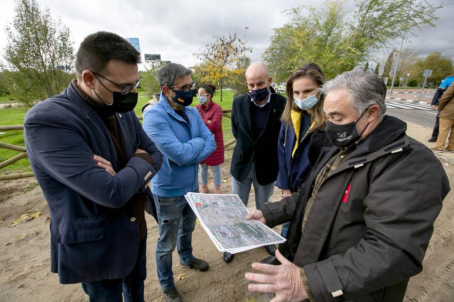 Alcalde Rafael Sanchez, concejal Miguel Angel Arranz, consejara de Medio Ambiente Paloma Martin y Autoridades. Visita al Arco Verde de la Consejera de Medio Ambiente de la CAM – 2020