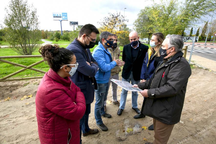 Alcalde Rafael Sanchez, concejal Miguel Angel Arranz, consejara de Medio Ambiente Paloma Martin y Autoridades. Visita al Arco Verde de la Consejera de Medio Ambiente de la CAM – 2020