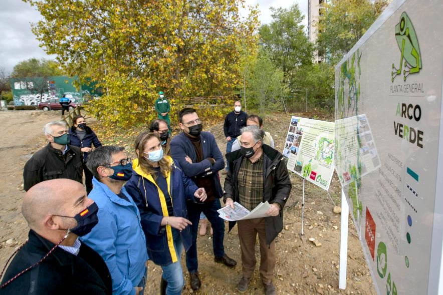 Alcalde Rafael Sanchez, concejal Miguel Angel Arranz, consejara de Medio Ambiente Paloma Martin y Autoridades. Visita al Arco Verde de la Consejera de Medio Ambiente de la CAM – 2020