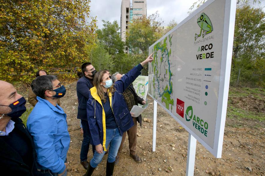 Alcalde Rafael Sanchez, concejal Miguel Angel Arranz, consejara de Medio Ambiente Paloma Martin y Autoridades. Visita al Arco Verde de la Consejera de Medio Ambiente de la CAM – 2020
