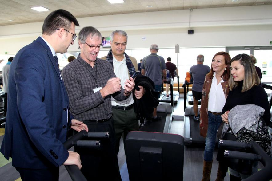 Visita Nueva Sala Fitness C.D. Valdelasfuentes - Imagen del vicealcalde Miguel Ángel Arranz junto con la concejal de Deportes María Espín en un momento de  visita a la sala fitness de la Ciudad Deportiva Valdelasfuentes.