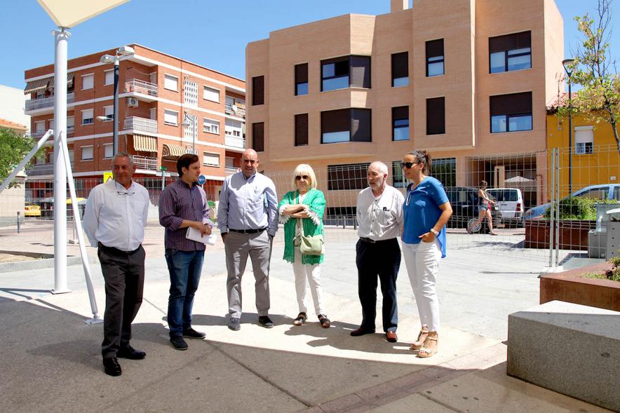 Delegación municipal durante la visita