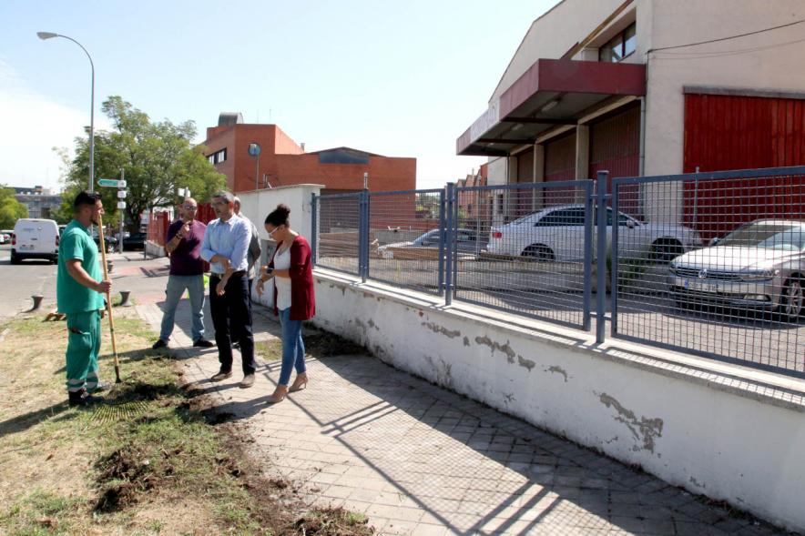  Alcalde Rafael Sanchez, concejal Cristina Martinez y trabajadores de mantenimiento. Visita a las Intervenciones en Calle San Juan Artesano – 2019