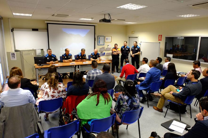 Visita Alumnos EGME a Policía Local - Imagen de un momento de la charla.