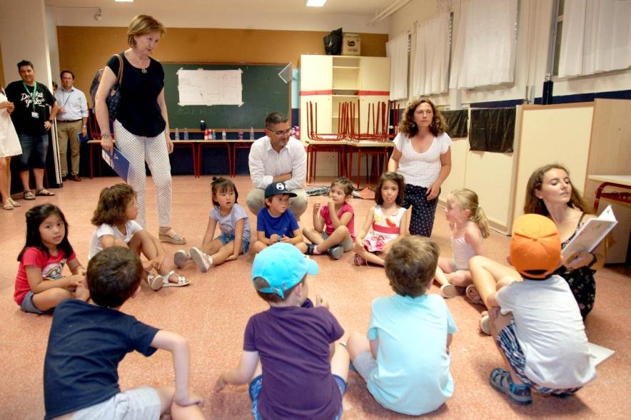 Alcalde Rafael Sánchez, Cristina Martínez y Ofelia Culebrada. Visita Colonias de Verano CEIP Valdepalitos - 2019