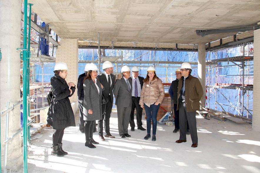 Delegación municipal durante la visita