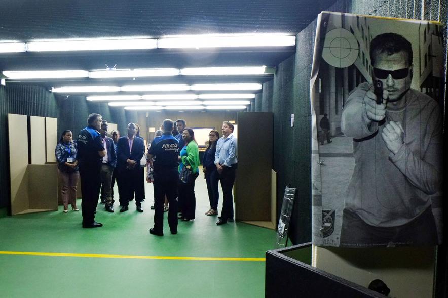 Visita Alumnos EGME a Policía Local - Imagen lejana de un momento de la visita.