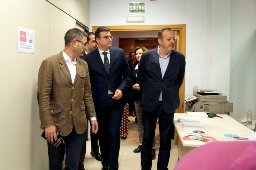 Representación del consistorio y autoridades en vista a la oficina de PMORVG. 