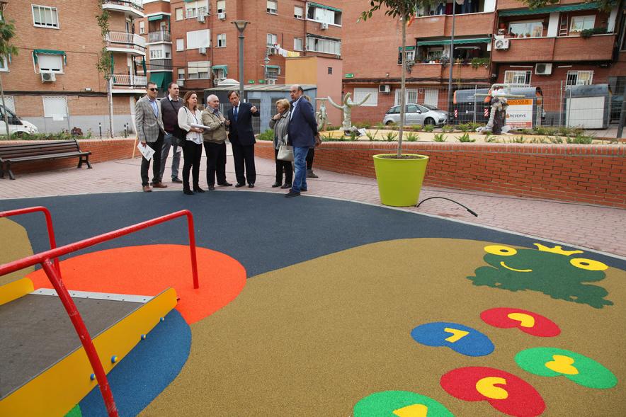 Visita a Obras de Parque Canarias y Parque Calle Salamanca - Panorámica de la zona infantil remodelada .