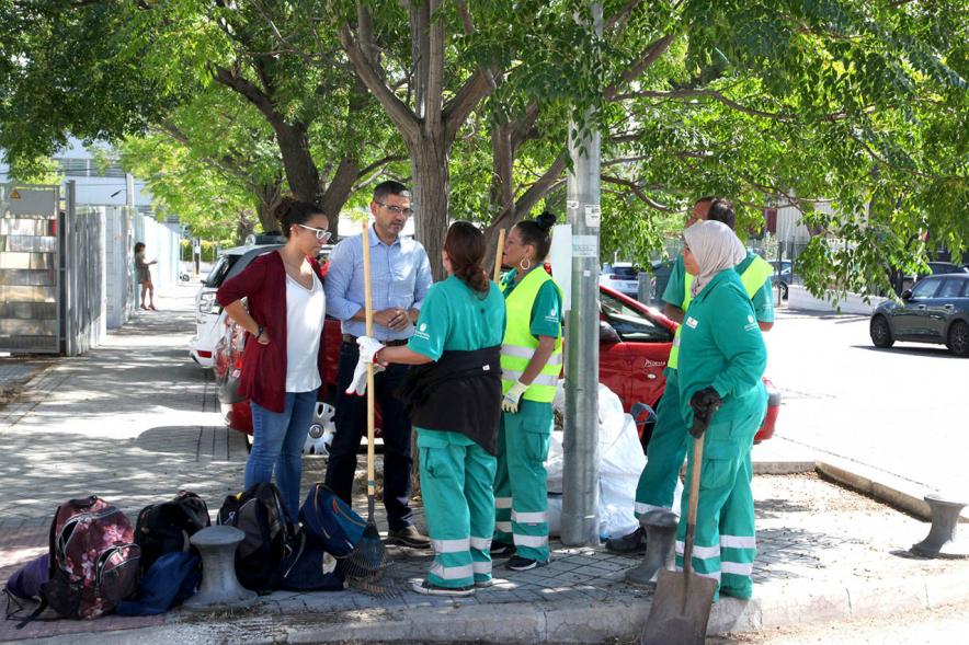  Alcalde Rafael Sanchez, concejal Cristina Martinez y trabajadores de mantenimiento. Visita a las Intervenciones en Calle San Juan Artesano – 2019