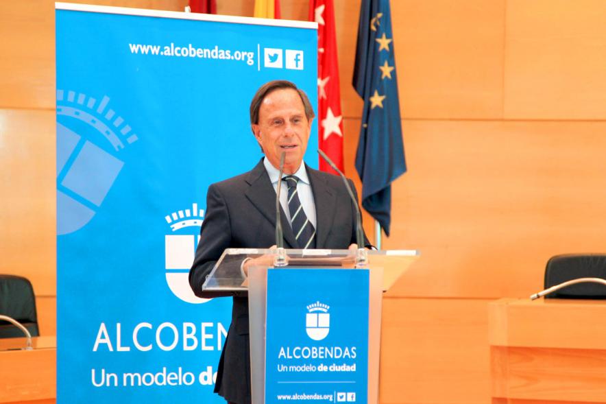 Alcalde García De Vinuesa durante discurso