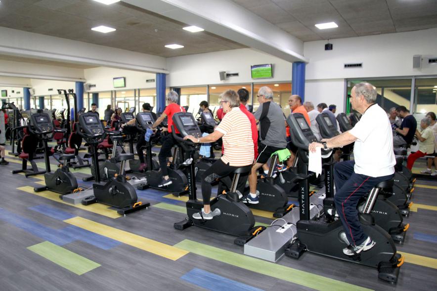 Visita Nueva Sala Fitness C.D. Valdelasfuentes - Imagen de usuarios utilizando el nuevo equipamiento.