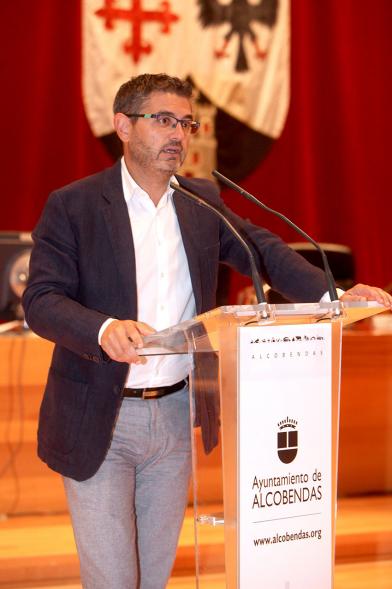 Alcalde Rafael Sánchez. Sorteo de viviendas.