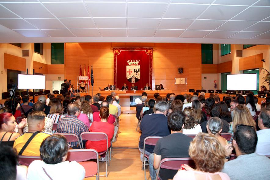Vista general de los participantes al sorteo. 