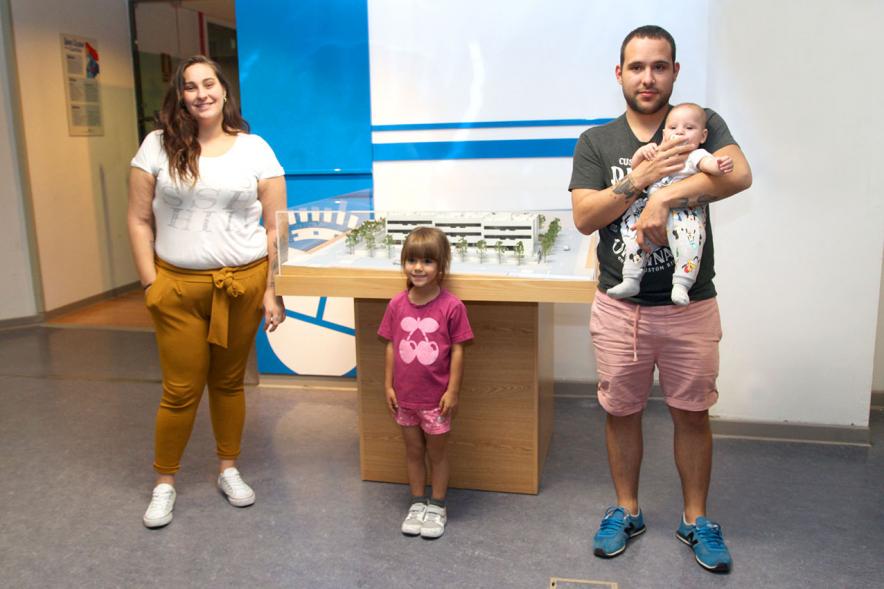 Familia beneficiaria en el sorteo. 