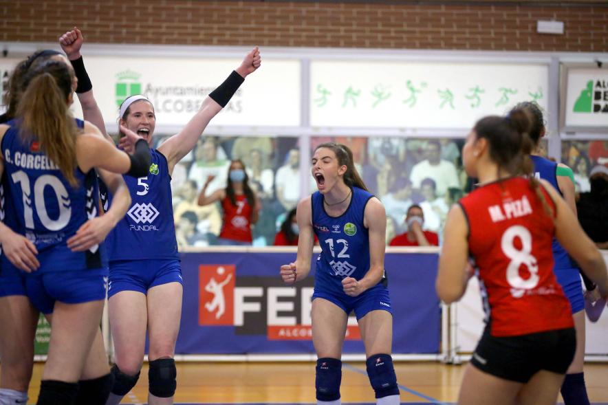 Volley Play Off Final Feel Volley Alcobendas - CV CCO 7 Palmas - Imagen de la alegría de las jugadoras al marcar.