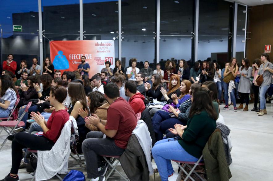 Apertura Evento Anual de Servicio Voluntario Europeo - Imagen de personas asistentes.