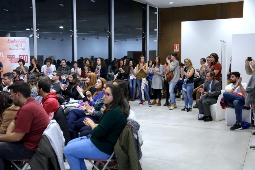 Apertura Evento Anual de Servicio Voluntario Europeo - Imagen de personas asistentes.