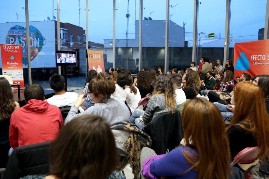 Apertura Evento Anual de Servicio Voluntario Europeo - Imagen de personas asistentes.