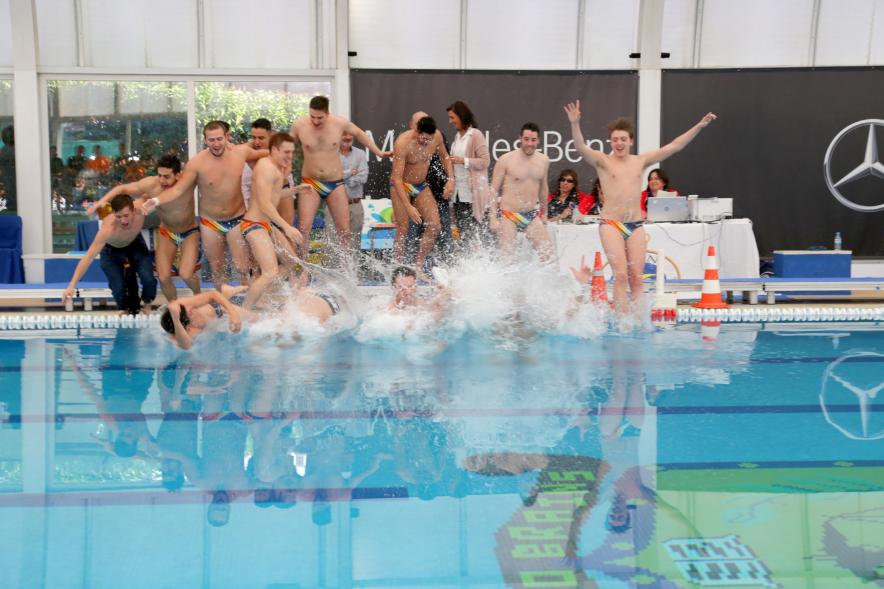 Campeonato de España de 3ª División de Waterpolo -  Imagen del momento en que los jugadores se lanzan al agua.