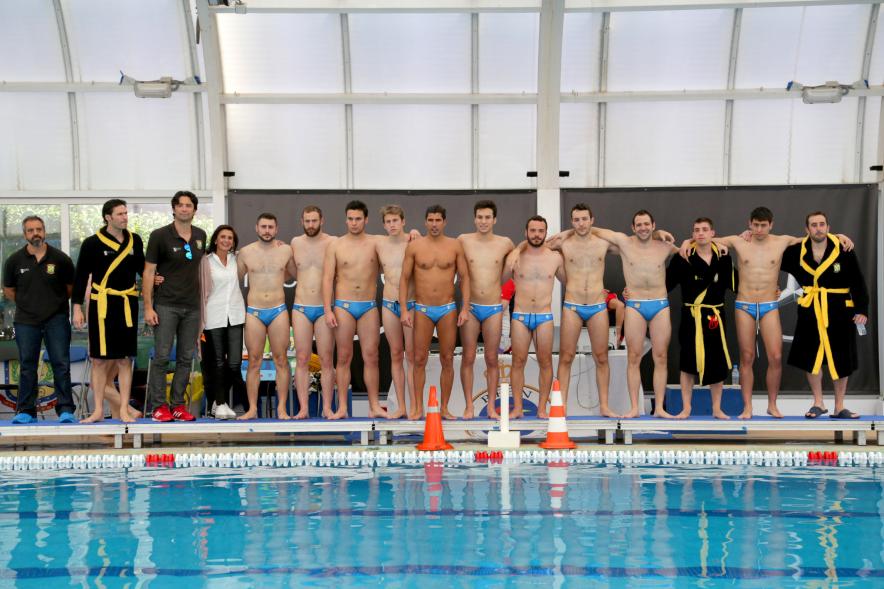 Campeonato de España de 3ª División de Waterpolo - Imagen del equipo de Waterpolo posando en la piscina.