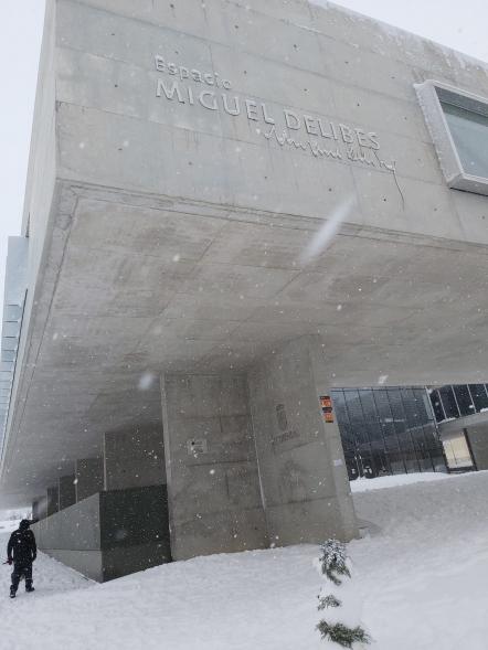 Espacio Miguel Delibes completamente rodeado de nieve