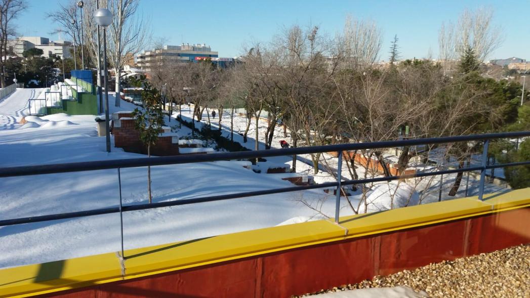 Instalaciones deportivas cubiertas de nieve