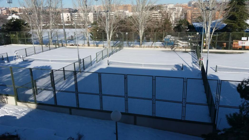 Pistas de tenis nevadas