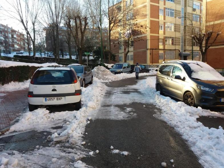 Pasos abiertos entre los coches